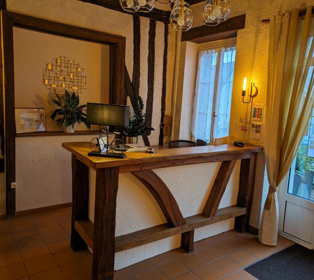 Logis Hotel Le Saint Florent Mont-pres-Chambord Exterior photo