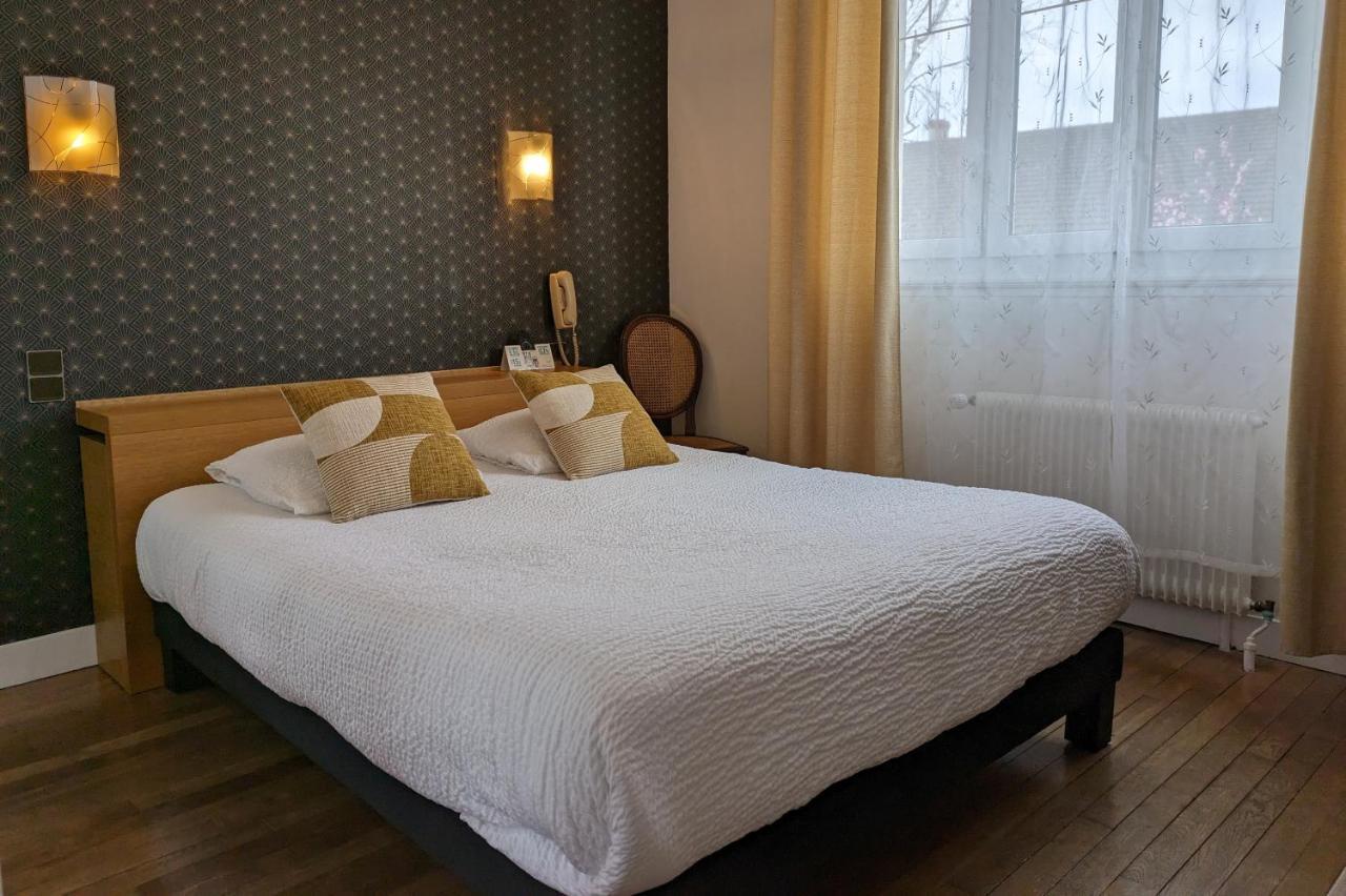 Logis Hotel Le Saint Florent Mont-pres-Chambord Exterior photo