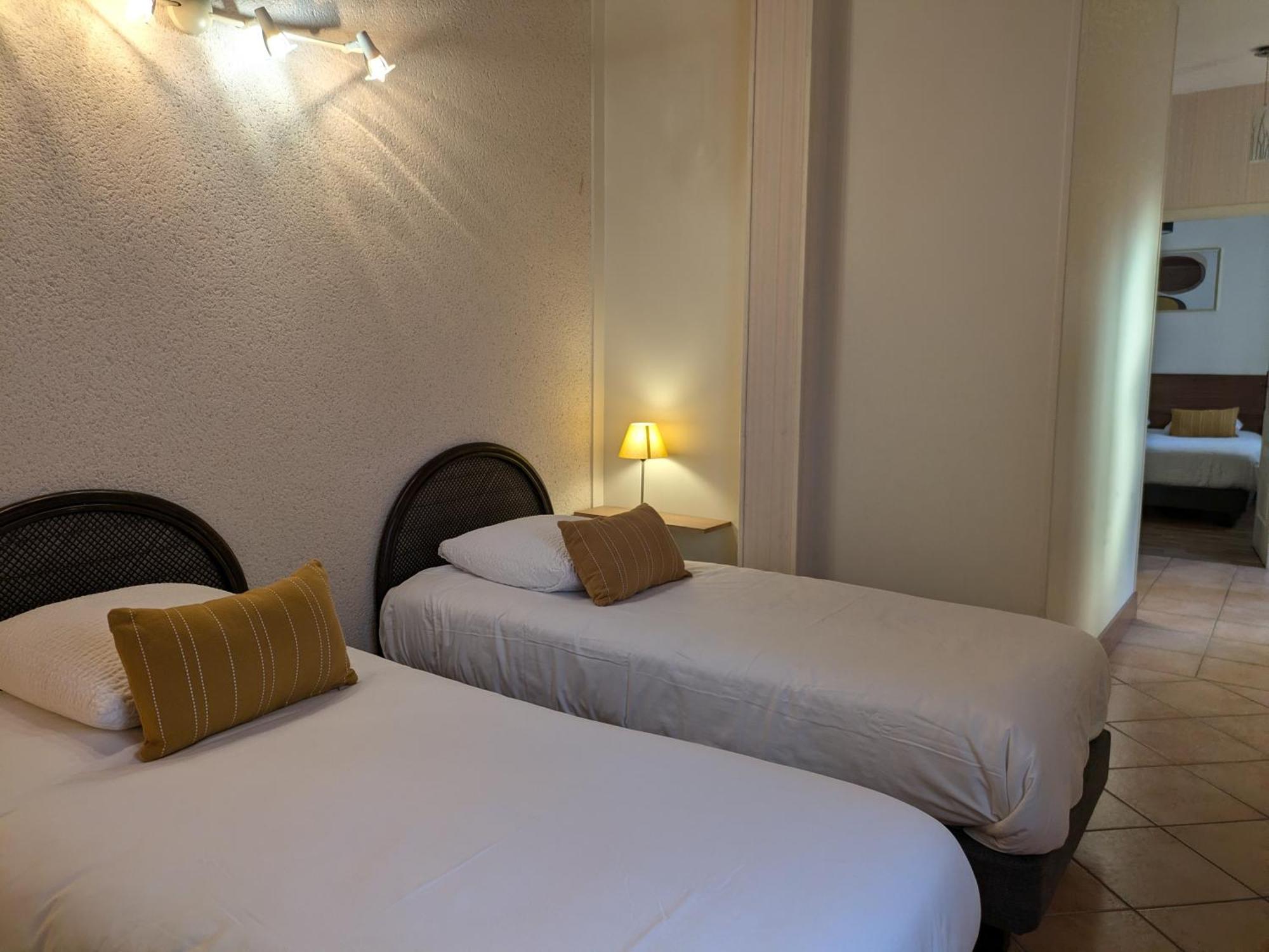Logis Hotel Le Saint Florent Mont-pres-Chambord Exterior photo