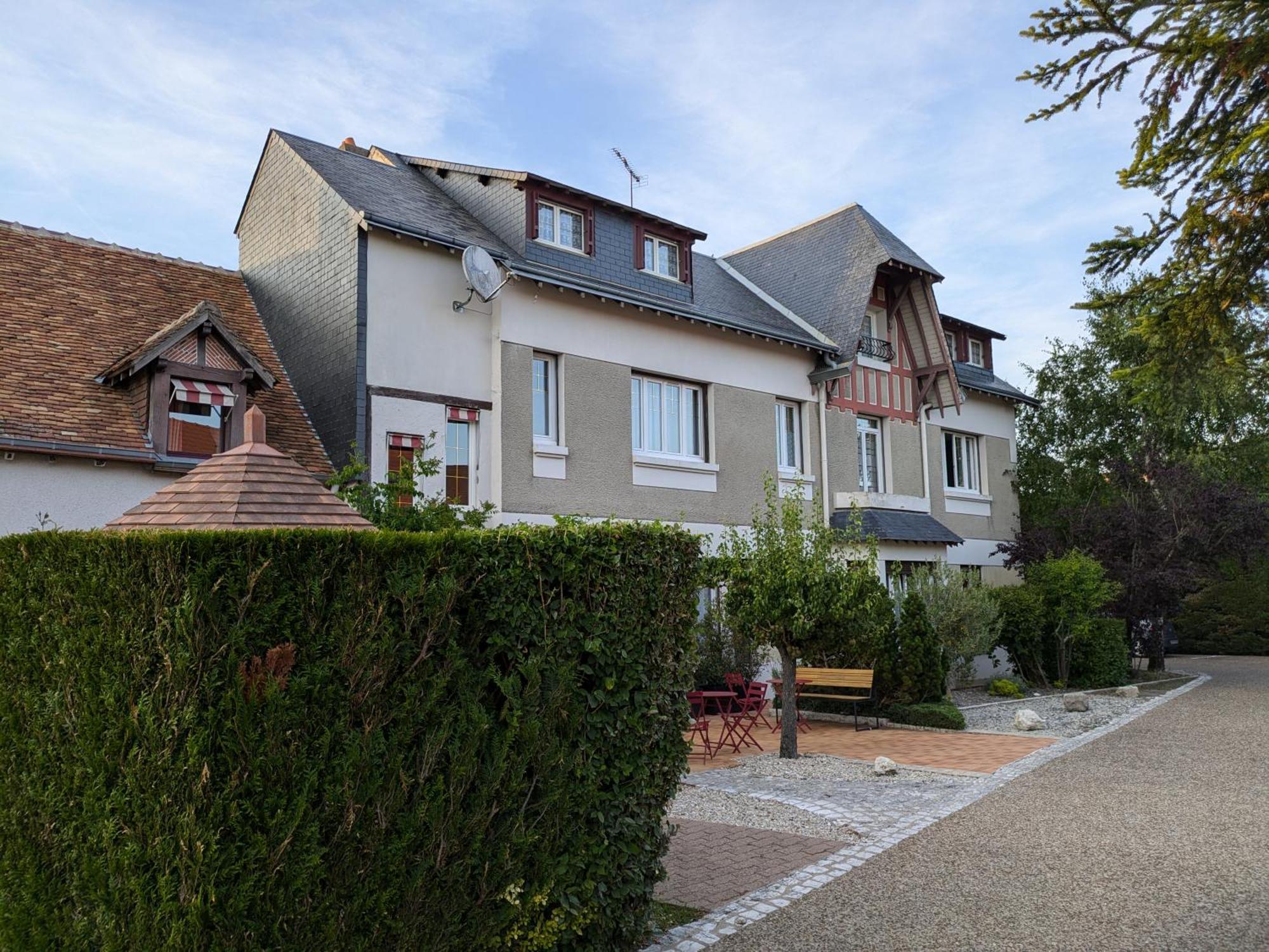 Logis Hotel Le Saint Florent Mont-pres-Chambord Exterior photo